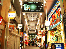 国内初！小倉魚町銀天街アーケードデジタルサイネージ[3]